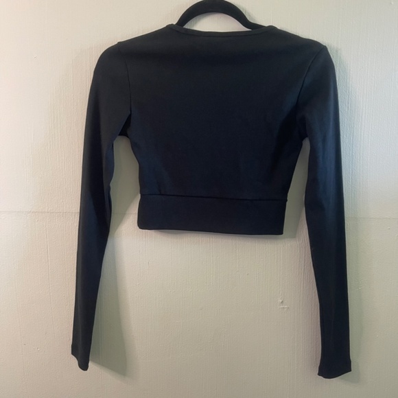 NWT! Adidas Crop Work-out Top Size XS - Picture 3 of 3